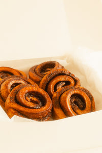 Albatross Catering | 6 x Cinnamon Rolls Box